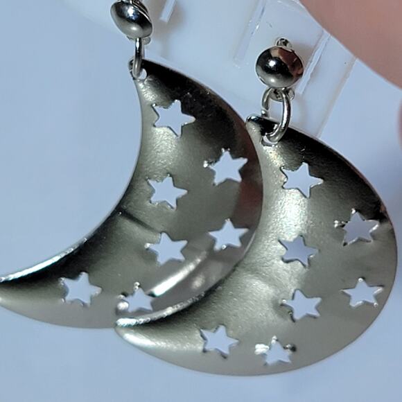 Silver-Tone Moon and Star Earrings – Stylish Celestial Design for Every Look - Picture 10 of 10